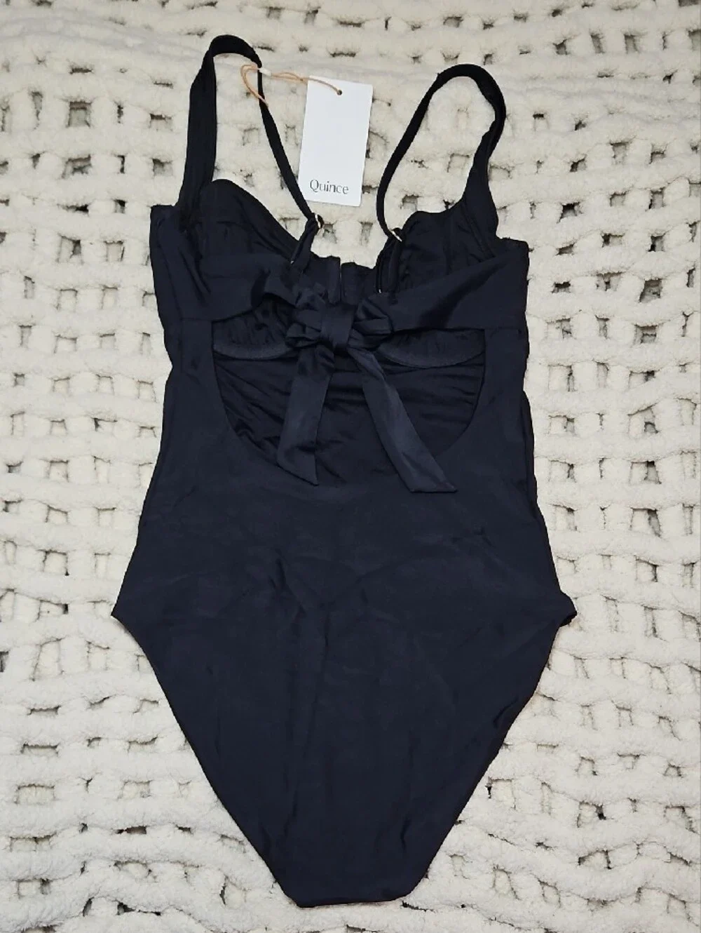 Quince sleek black